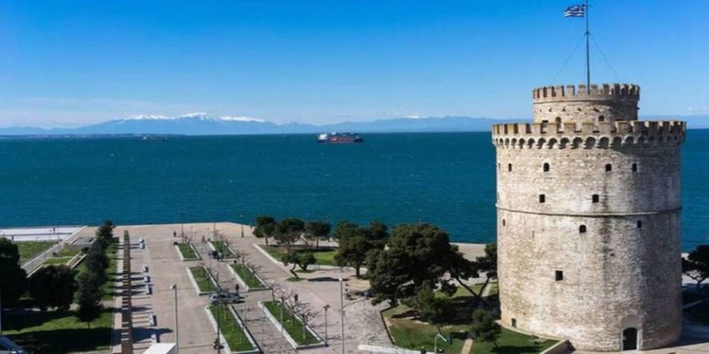 Απαγόρευση κυκλοφορίας στη Θεσσαλονίκη : Γυναίκα αντιδρά σε έλεγχο αστυνομικών (βίντεο)