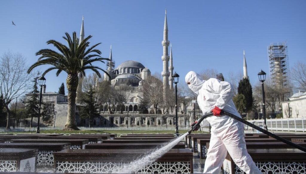 «Καλπάζει» ο κορωνοϊός στην Τουρκία: 501 οι νεκροί και 23.934 τα κρούσματα