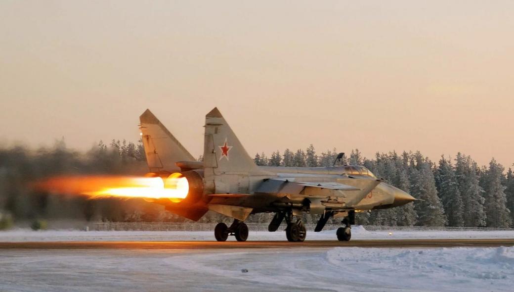Βίντεο: Εκκωφαντικές απογειώσεις MiG-31BM του στόλου του Ειρηνικού