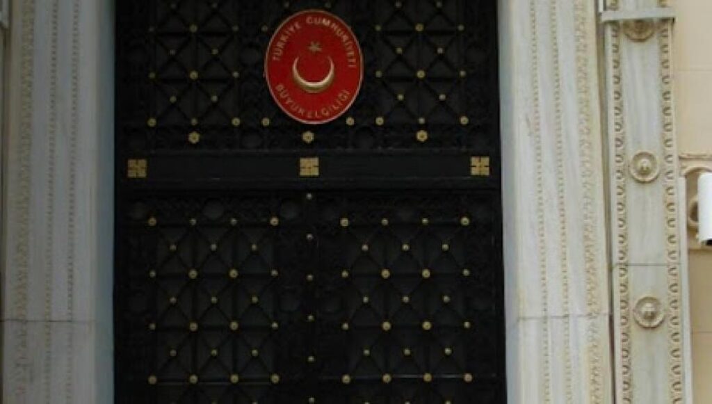 Η ΕΛ.ΑΣ. απαγόρευσε στην Τούρκο πρόξενο την είσοδο σε ξενοδοχείο που ήταν σε καραντίνα