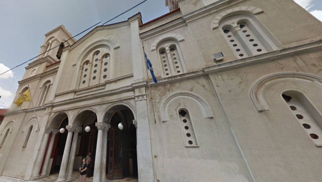 Φωτιά στον μητροπολιτικό ναό της Λαμίας (φώτο-βίντεο)