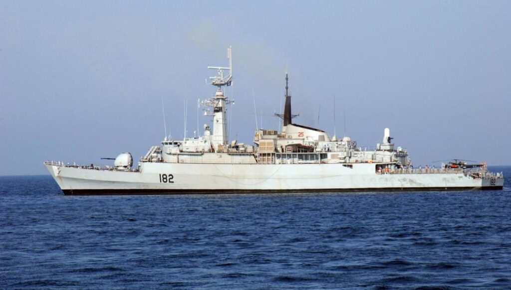 Βίντεο: Όταν πακιστανική φρεγάτα είχε συκγρουστεί με μια ινδική στον Κόλπο του Άντεν