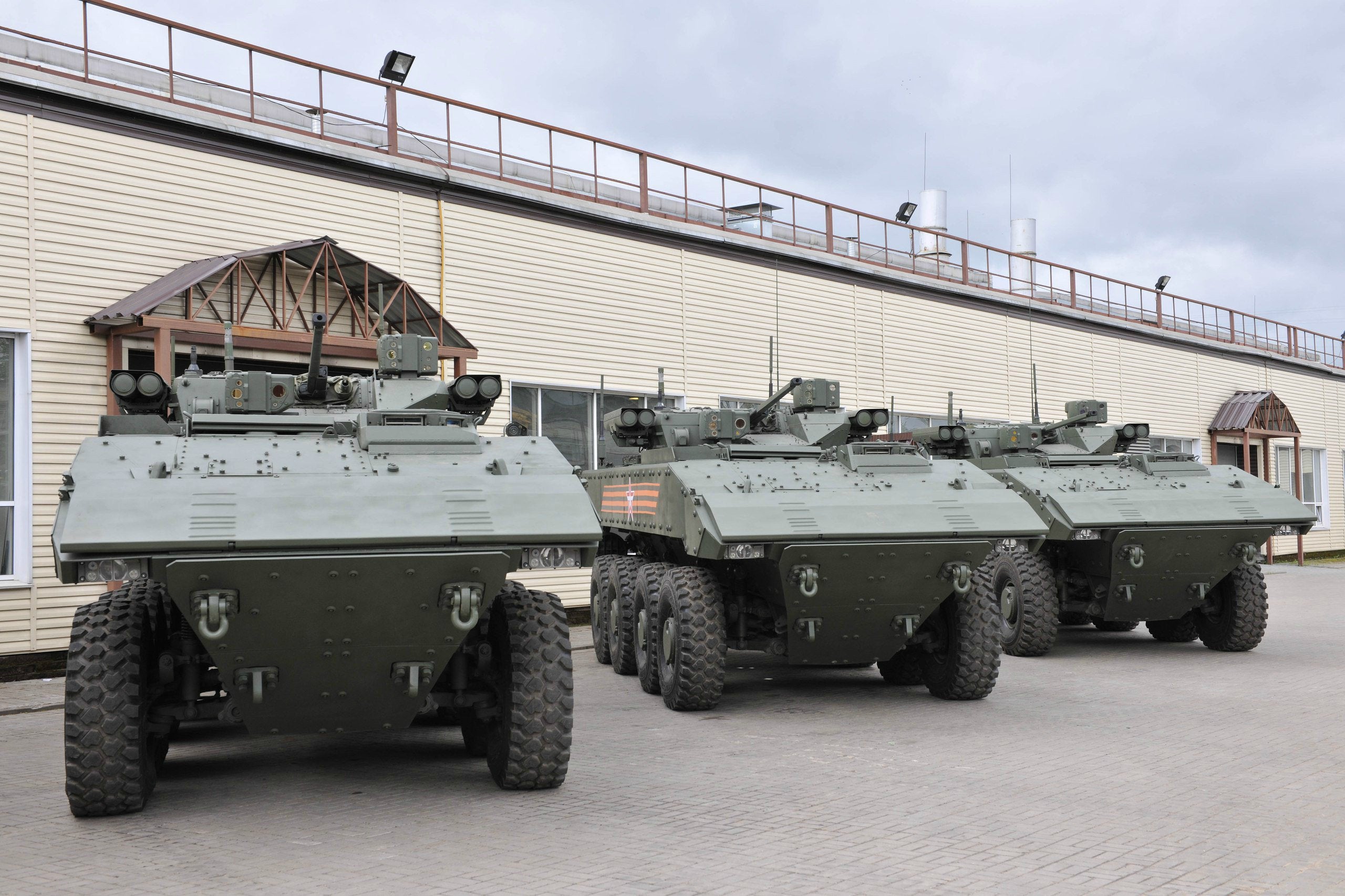 Το νέο αμφίβιο όχημα Bumerang 8×8 παρουσίασε η Rosoboronexport
