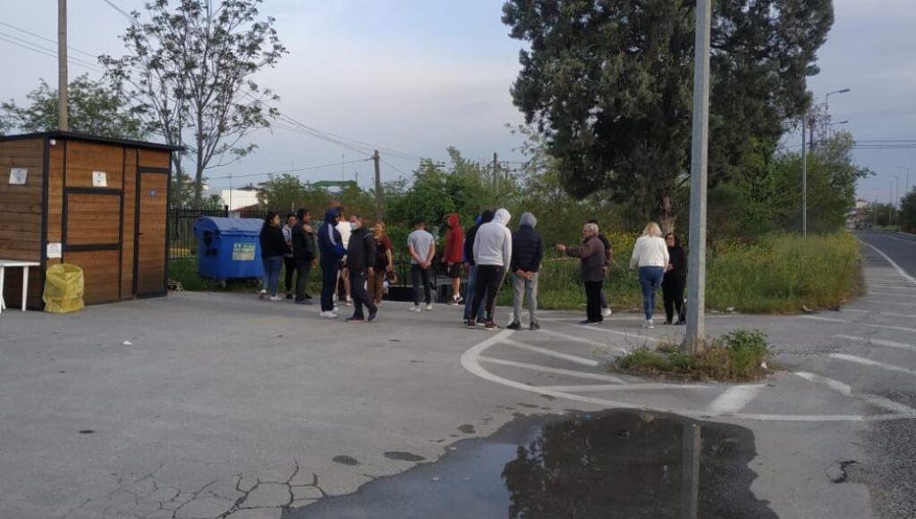 Αντιδρούν οι τσιγγάνοι της Λάρισας: «Γιατί να μείνουμε σε καραντίνα;» (φώτο)