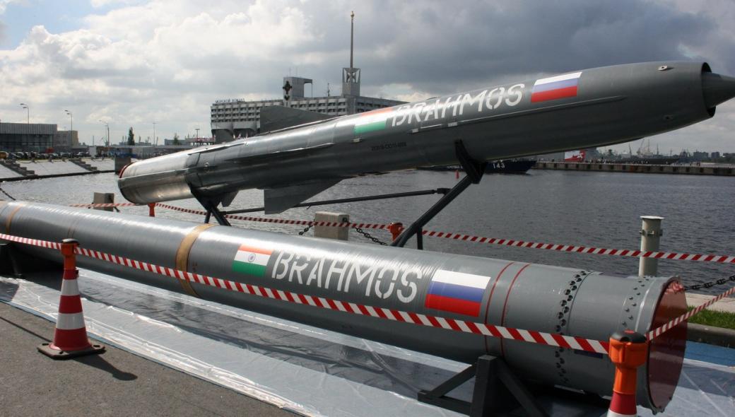 Brahmos: Βίντεο από την υποβρύχια εκτόξευση του υπερηχητικού βλήματος του ινδικού Ναυτικού