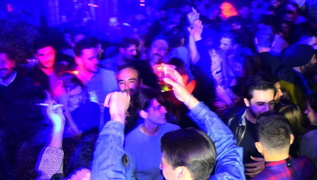 Μαγαζί στον Βόλο έκανε… opening (φώτο)