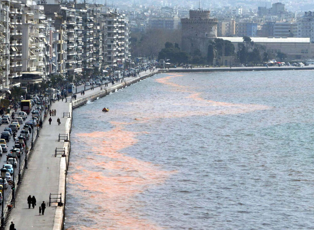 Θεσσαλονίκη: Εντοπίστηκε πτώμα άνδρα να επιπλέει στον Θερμαϊκό (βίντεο)