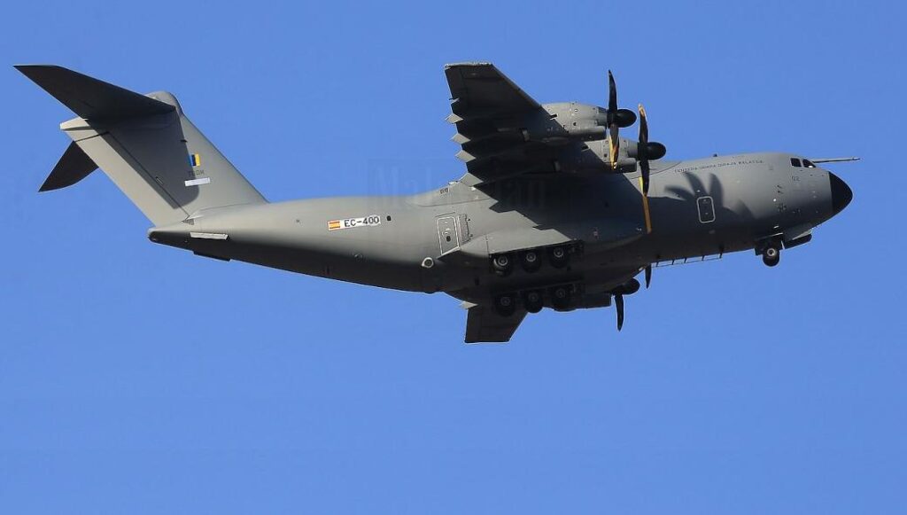 Αυτό δεν ήταν πουλί  ήταν… διατρητικό βλήμα: Δείτε πως έγινε η άτρακτος ενός Α400Μ