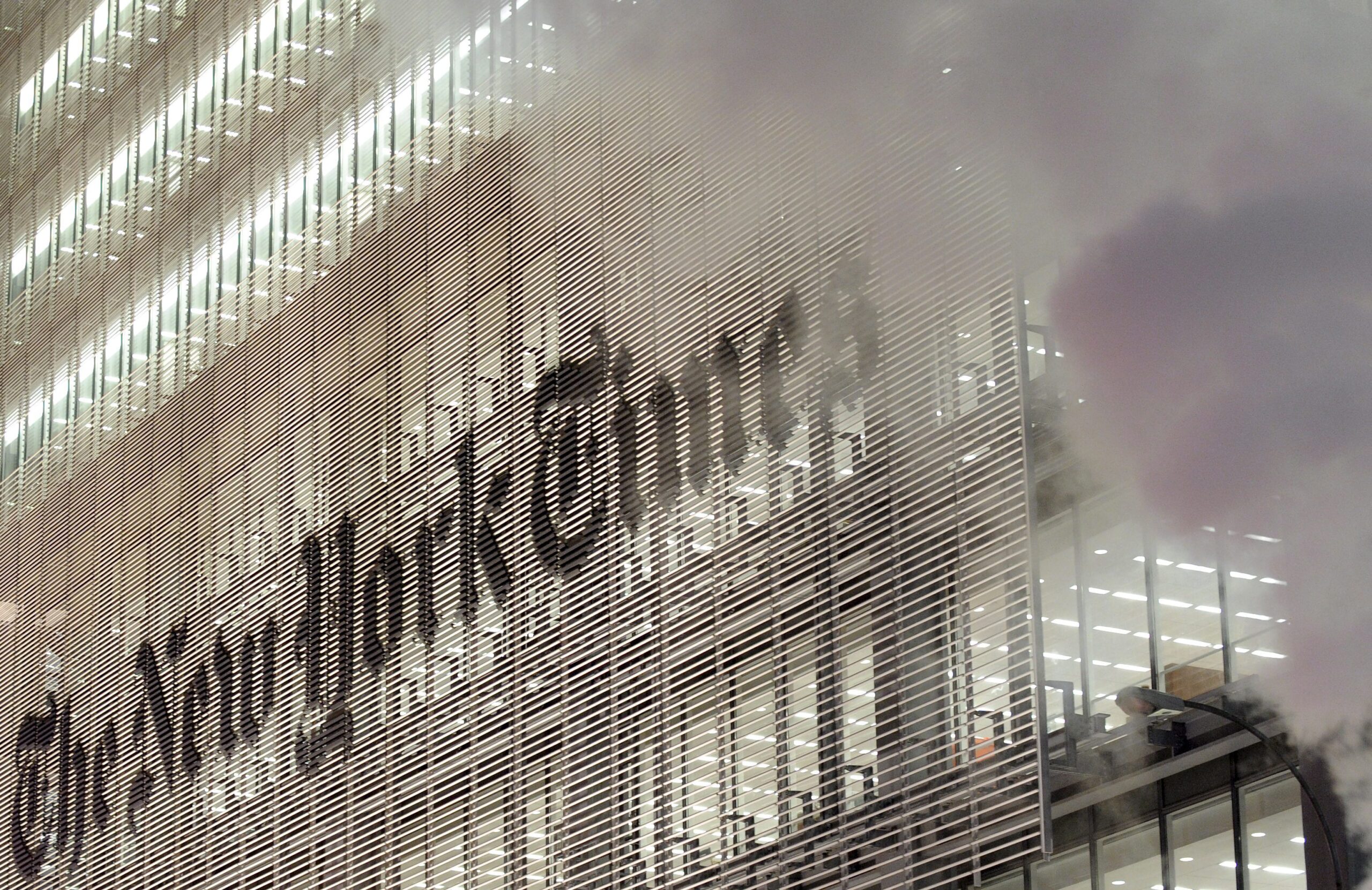 Η Μόσχα ζήτησε από τους NYT την απόσυρση άρθρου για τους θανάτους από κορωνοϊό στην Ρωσία