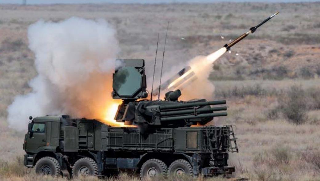 Pantsir εν δράση: Η ρωσική αεράμυνα πραγματοποίησε δοκιμές με πυρά πυροβόλων και βλήματα