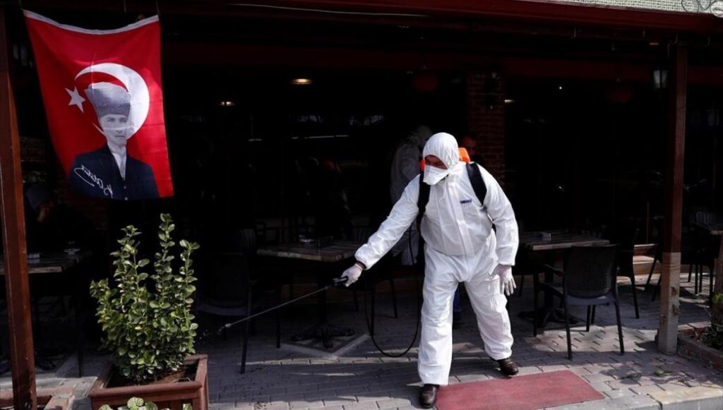 Πως χωρίς lockdown η Τουρκία καταπολεμά τον κορωνοϊό – Η σημασία των ελέγχων πόρτα-πόρτα