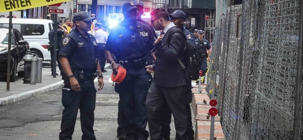 Εξέγερση σε ΗΠΑ: «Θάλασσα» τα έχουν κάνει οι Δημοκρατικοί κυβερνήτες σε Μινεσότα και Νέα Υόρκη