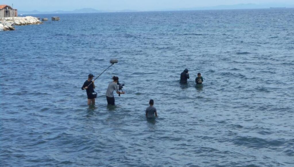 Αποκάλυψη: Συνεργείο ΜΚΟ σκηνοθετεί «πνιγμούς» αλλοδαπών στη Λέσβο – Δείτε το βίντεο