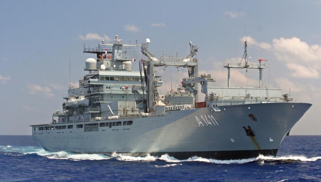 Ύποπτα παιχνίδια Γερμανών και Τούρκων στο Αιγαίο: Γερμανικό πολεμικό μετέφερε στη Λέσβο δεκάδες αλλοδαπούς