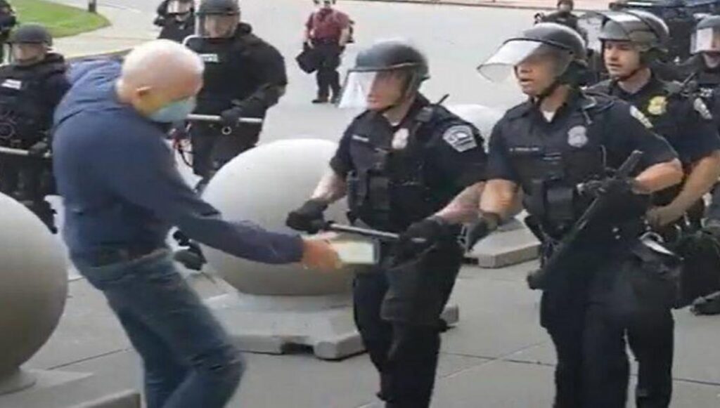 Αναταραχή στην αστυνομία των ΗΠΑ: Παραιτήθηκαν διαμαρτυρόμενοι για τη διαθεσιμότητα των συναδέλφων τους