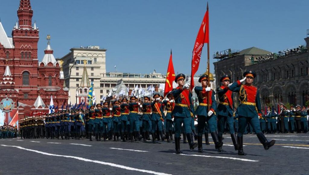 Οι ρωσικές ένοπλες δυνάμεις ετοιμάζονται για την στρατιωτική παρέλαση και τα πλάνα εντυπωσιάζουν (βίντεο)