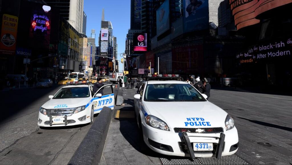 Νέα Υόρκη: Εκτελεστής πυροβολεί εν ψυχρώ 35χρονο την ώρα που πλένει το αυτοκίνητό του (βίντεο)