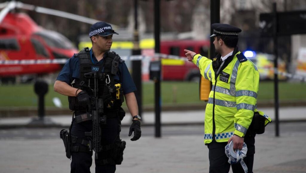 Βρετανία: Στη φυλακή ο έφηβος που πέταξε από τον 10ο όροφο ένα 6χρονο παιδί (φώτο)