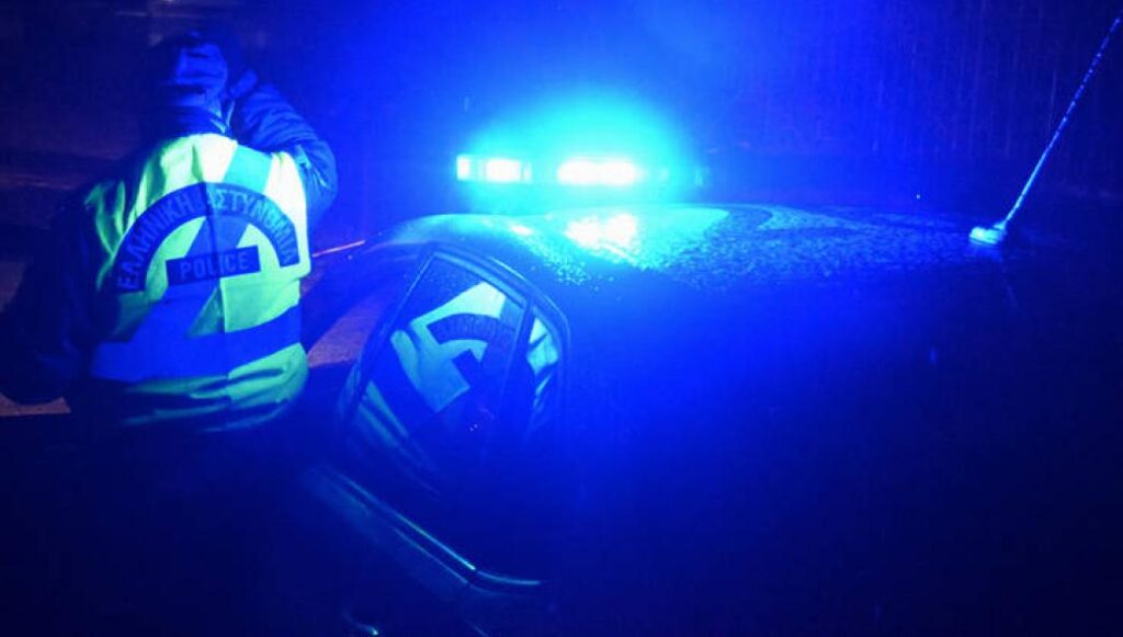 Καταδρομική επίθεση ακροαριστερών με βαριοπούλες στην Ερμού (φωτό)