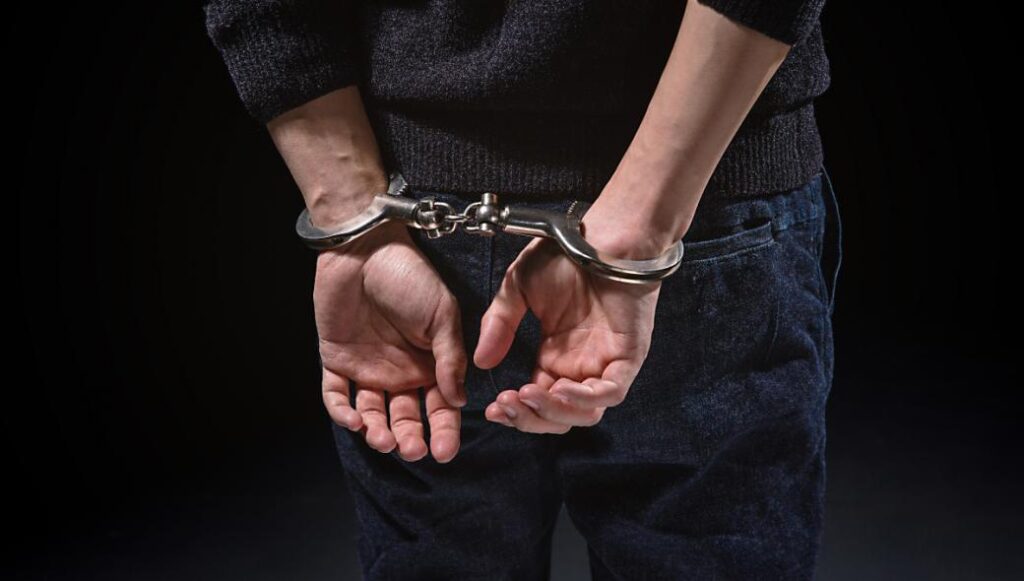 Θεσσαλονίκη: Χειροπέδες σε αλλοδαπό ιερόσυλο που «ξάφριζε» αντικείμενα από ναούς – Πάνω από 50.000 ευρώ η λεία του