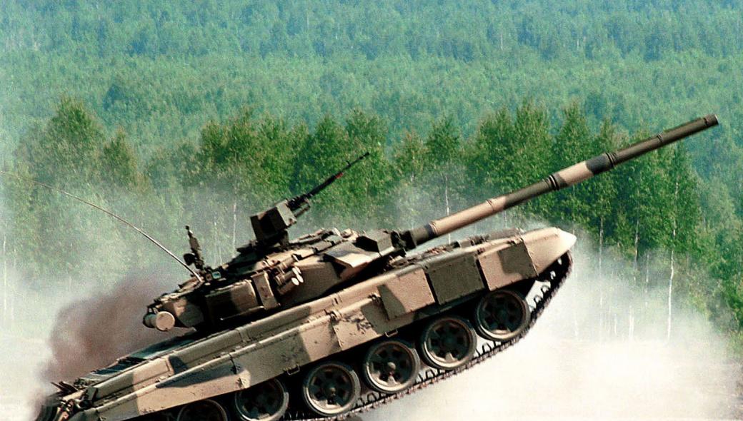 T-72B3 και T-80BV επιδεικνύουν τις δυνατότητές τους στη διάβαση υδάτινου κωλύματος
