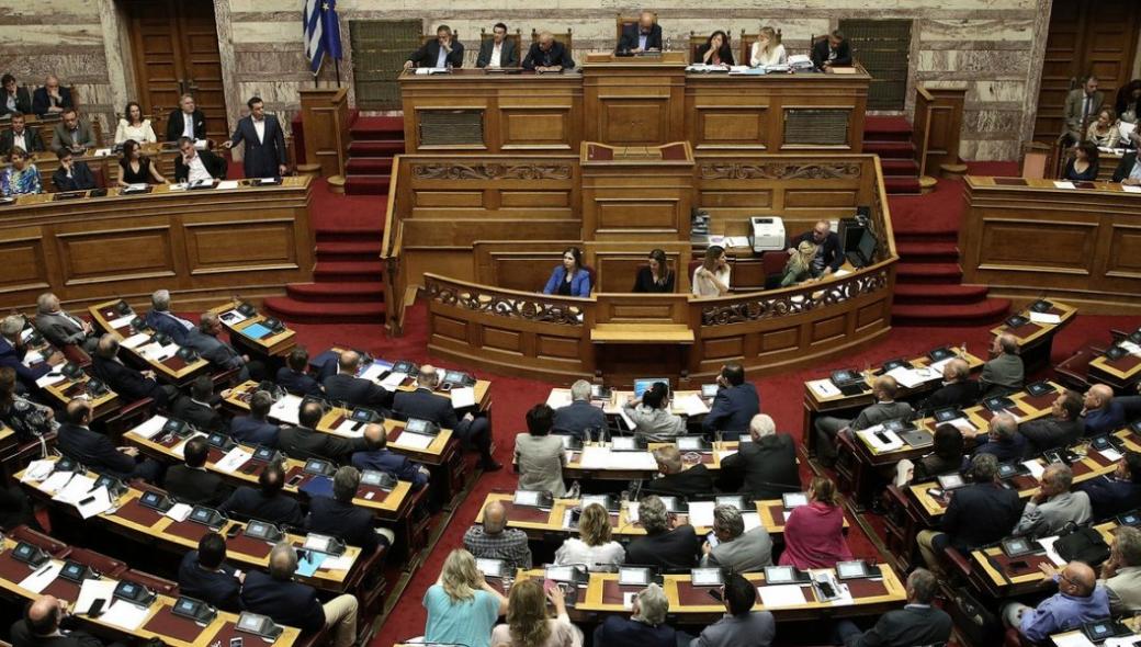 Σφοδρές συγκρούσεις ΝΔ – ΣΥΡΙΖΑ στη Βουλή για το νομοσχέδιο για τις πορείες