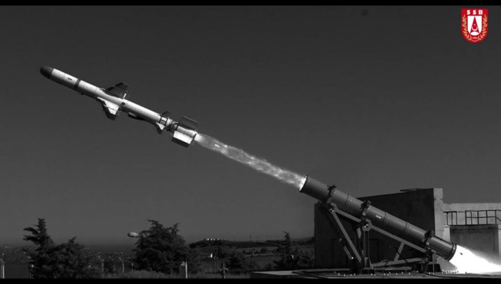 Atmaca: Ο τουρκικός πύραυλος κτυπά 20 χλμ. πιο μακριά από τους Exocet block 3 του ΠΝ