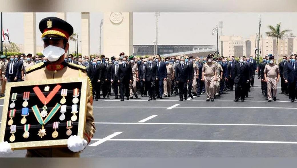 Κάιρο: Ο Αλ Σισι στην κηδεία του στρατηγού Mohamed Al-Assar