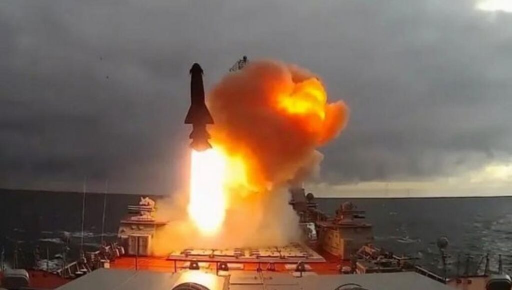 Αρκτική: Τριάντα πολεμικά σκάφη του ρωσικού βόρειου Στόλου άνοιξαν πυρ σε άσκηση