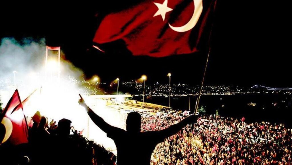 Βόσπορος: Σόου με 200 drones για την επέτειο του αποτυχημένου πραξικοπήματος