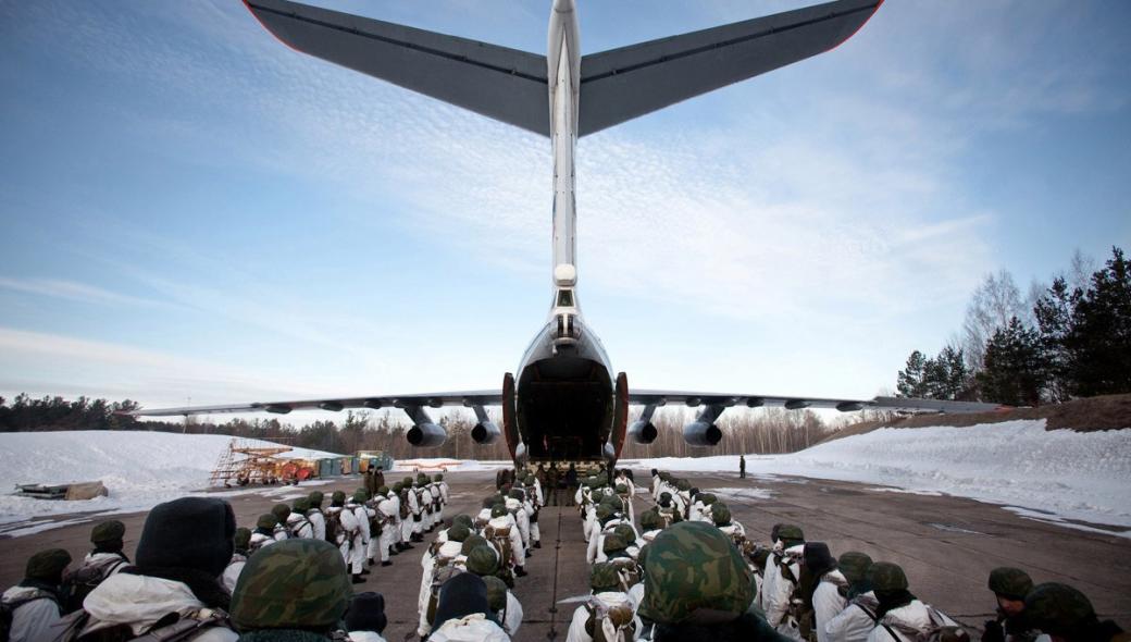 Ρωσία: Μαζικό άλμα από αεροσκάφη Il-76MD 600 αλεξιπτωτιστών!