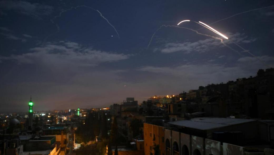 Εκρήξεις πάνω από τη Δαμασκό: Η συριακή αεράμυνα αναχαίτισε ισραηλινούς πυραύλους