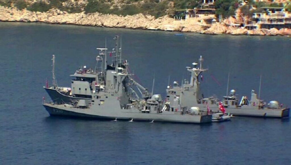 Yeni Safak: «Απέναντι από το Καστελόριζο η συνοδεία του  Oruç Reis»