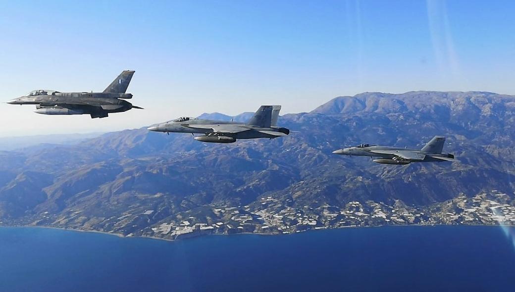 Πολεμική Αεροπορία και Αμερικανικό Ναυτικό σε κοινές ασκήσεις με πυρά δυτικά της Κρήτης