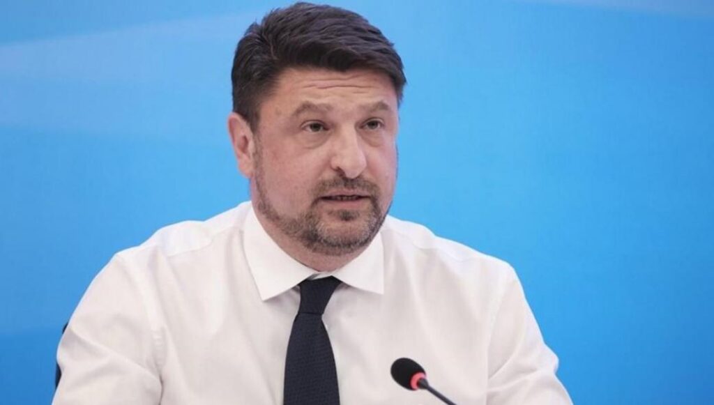 Υποχρεωτική η χρήση μάσκας σχεδόν σε όλους τους κλειστούς χώρους από αύριο