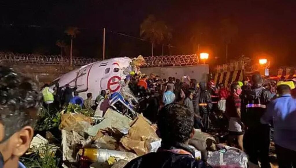 Συνετρίβη αεροπλάνο στην Ινδία με 191 επιβάτες – Τουλάχιστον 14 νεκροί