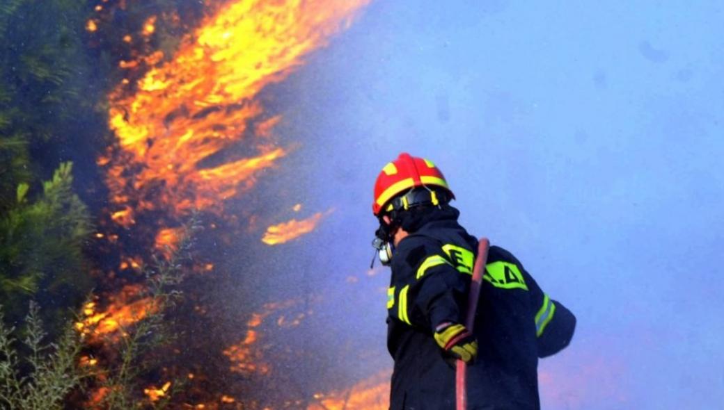 Μάνη: Μεγάλη πυρκαγιά ξέσπασε ενώ πνέουν ισχυροί άνεμοι