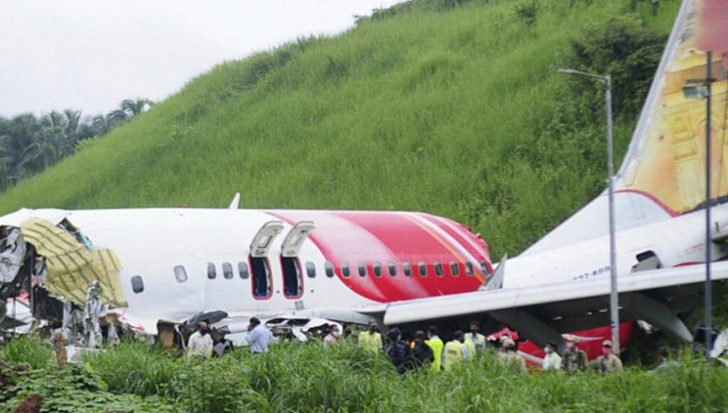 Ξεκίνησε η εξέταση των «μαύρων κουτιών» του αεροσκάφους Boeing 737 στην Ινδία