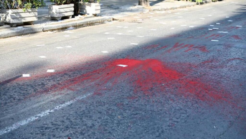 Επίθεση αλλοδαπών στην τουρκική πρεσβεία με μπογιές