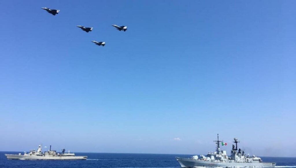 «ΕΥΝΟΜΙΑ»: Ελληνικά F-16 και γαλλικά Rafale σε σχηματισμό πάνω από ελληνική φρεγάτα