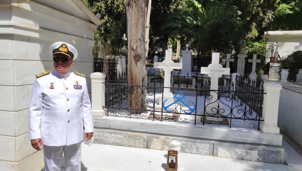 Α/ΓΕΝ Σ.Πετράκης: Επισκέφτηκε τον τάφο του Κ.Κανάρη (φώτο)