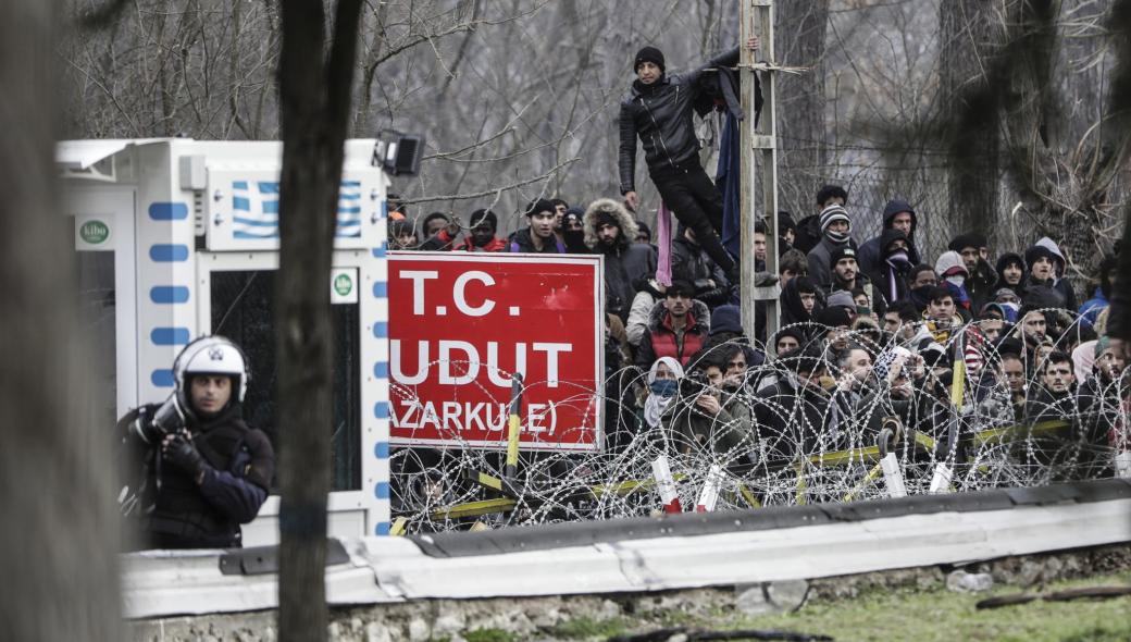 Προκαλεί η Τουρκία στον Έβρο – Ψυχολογικός «πόλεμος» με εμβατήρια και πυροτεχνήματα