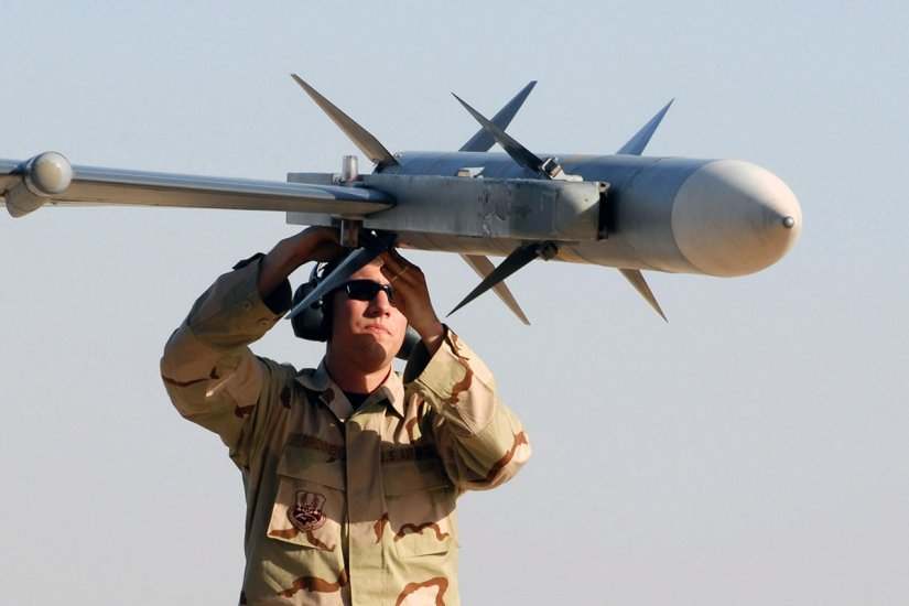 AMRAAM AIM-120: Ο πύραυλος που άλλαξε τα δεδομένα στις εναέριες μάχες (βίντεο)