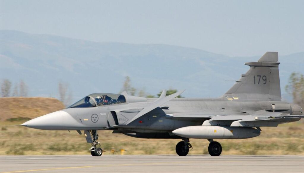 Όχι F-35 αλλά φονικό: Το JAS-39 Gripen είναι οικονομικό (βίντεο)