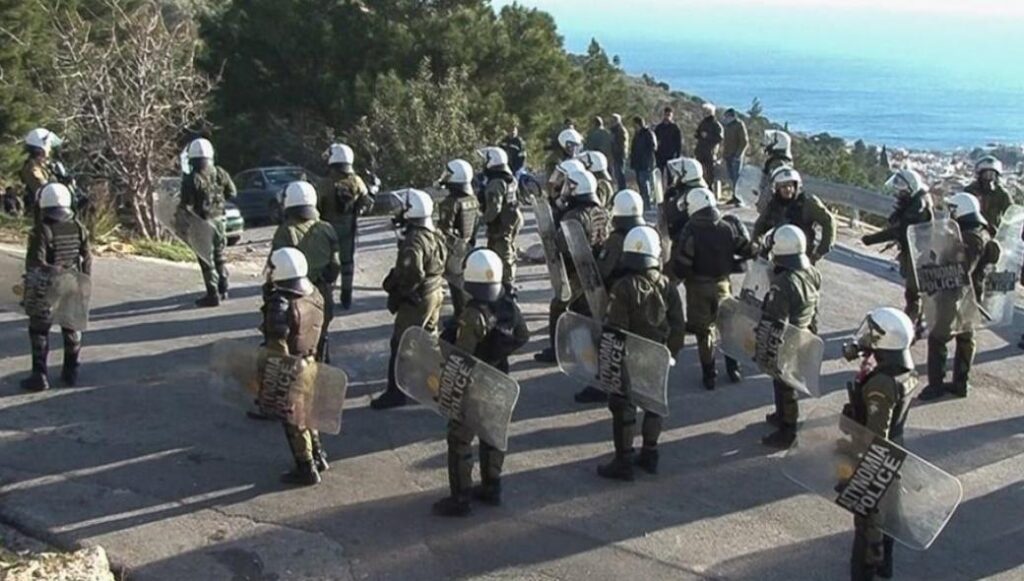 Μόρια: Τρεις διμοιρίες ΜΑΤ μεταβαίνουν από την Αθήνα στη Λέσβο