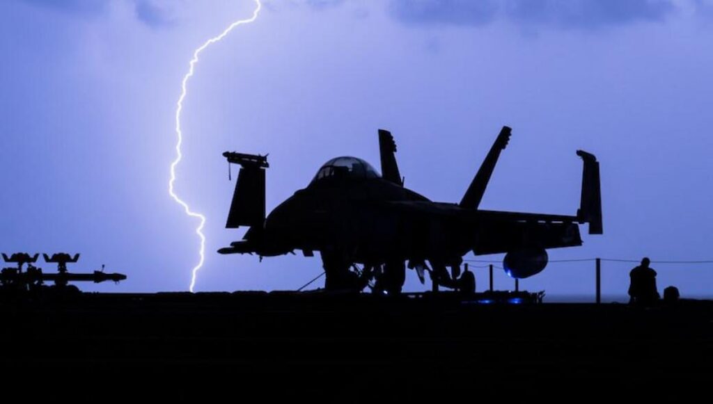 Ολλανδικό ΓΕΑ στους πιλότους F-35: «Μην πετάτε κοντά σε καταιγίδες – Υπάρχει κίνδυνος έκρηξης»