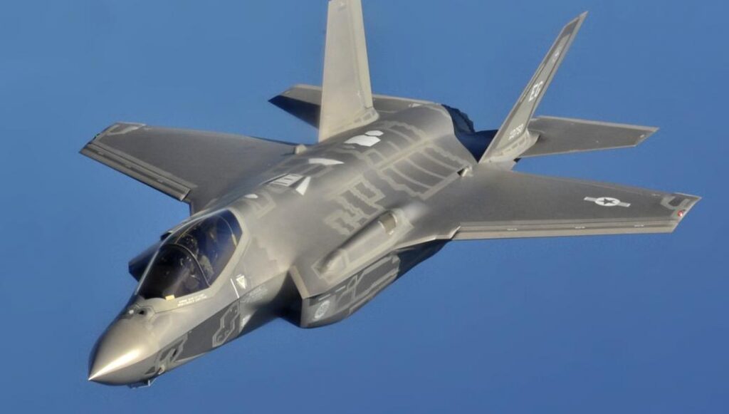 «Λιγότερο» stealth μαχητικά F-35 θα πουλήσουν οι ΗΠΑ στα UAE για να συναινέσει το Ισραήλ
