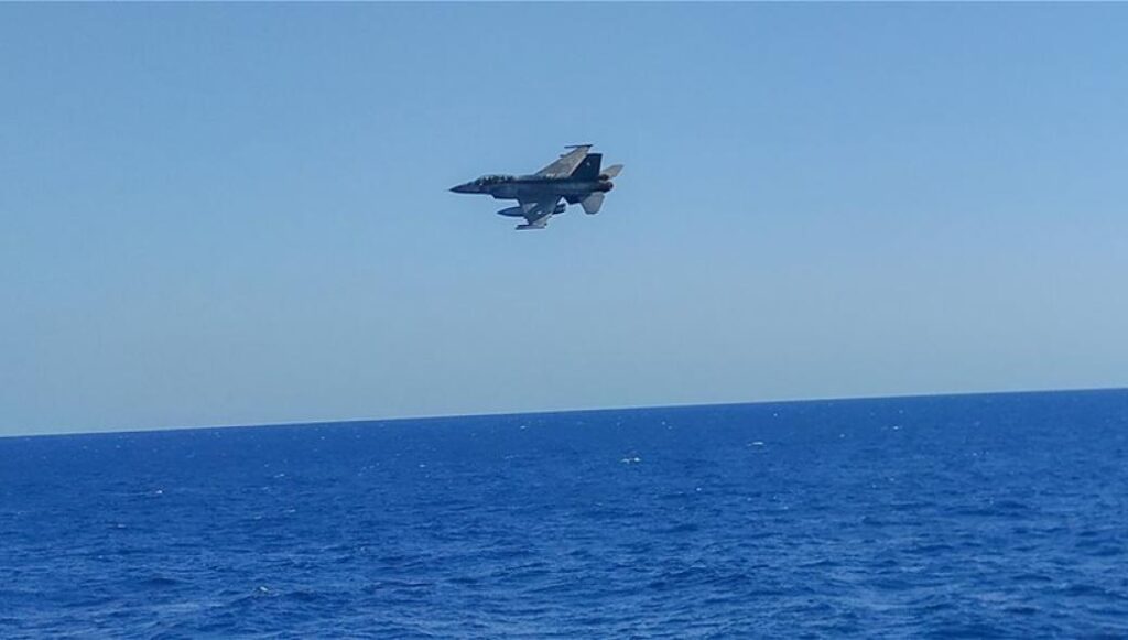 Δείτε εντυπωσιακά πλάνα από τις ασκήσεις των Ενόπλων Δυνάμεων Ελλάδας-Αραβικών Εμιράτων