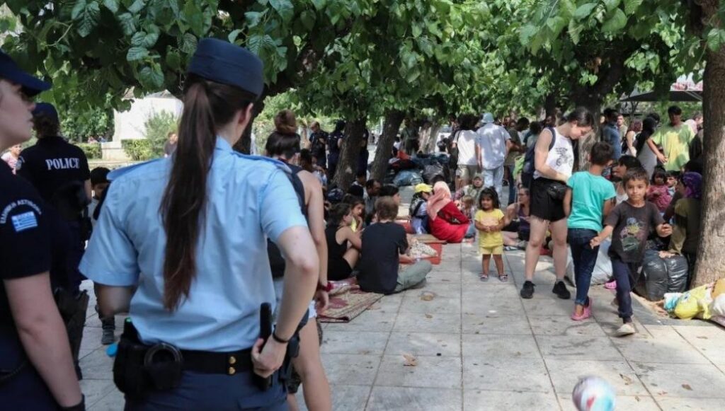 Οι παράνομοι μετανάστες «σέρνουν» την Αττική σε «lockdown»: Το 50% των κρουσμάτων είναι αλλοδαποί