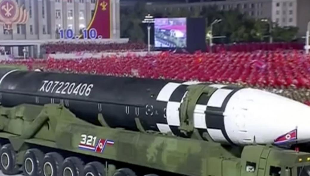 Αυτός είναι ο νέος βαλλιστικός διηπειρωτικός πύραυλος της Β.Κορέας (βίντεο)